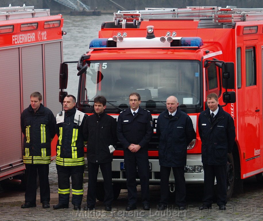 Neue LF`s fuer Koeln Uebergabe in Koeln Deutz an den Wachen  P117.JPG